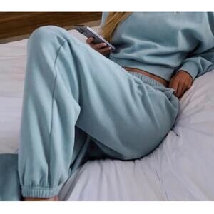 NEW Alo Accolade Sweatpant Joggers Size Large Celestial Blue